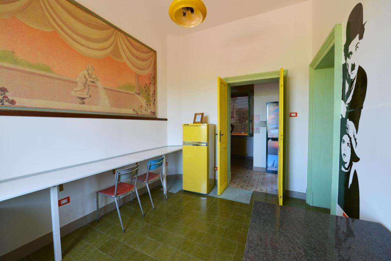 Ostello La Stazione Alba Adriatica Luaran gambar
